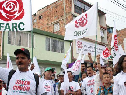 Simpatizantes do partido da ex-guerrilha das FARC no ato de campanha para as eleições legislativas na Colômbia