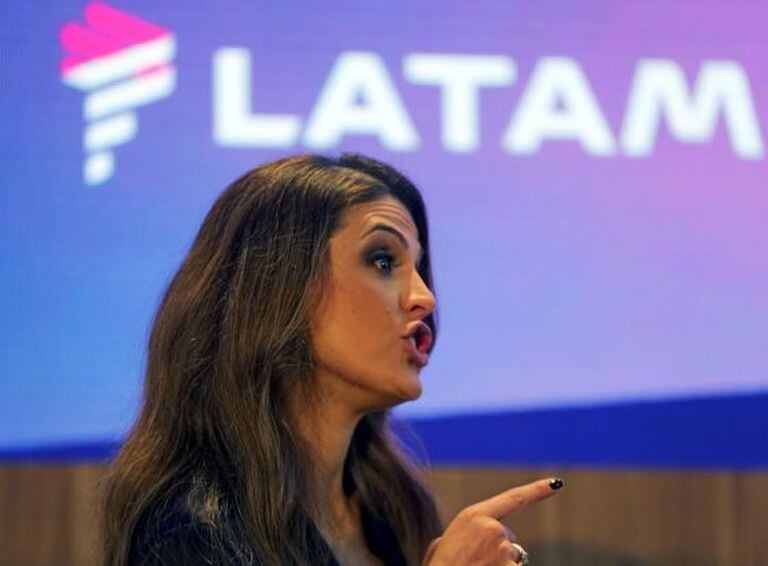 Claudia Sender, presidente da TAM, durante anúncio.