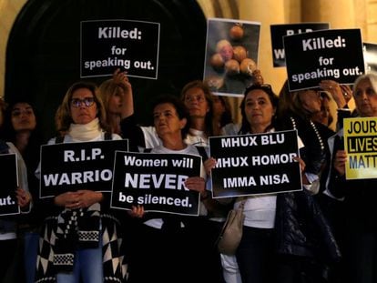 Manifestação em frente ao gabinete do primeiro-ministro maltês em razão do assassinato da jornalista Daphne Caruana Galizia