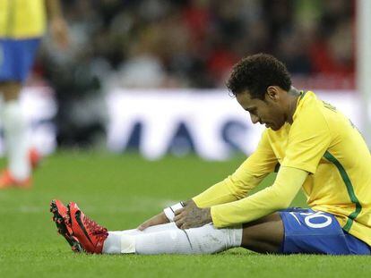 Neymar teve atuação sem brilho diante da Inglaterra.