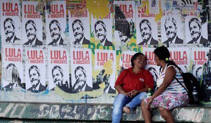Cartaz em defesa de Lula em Brasília.