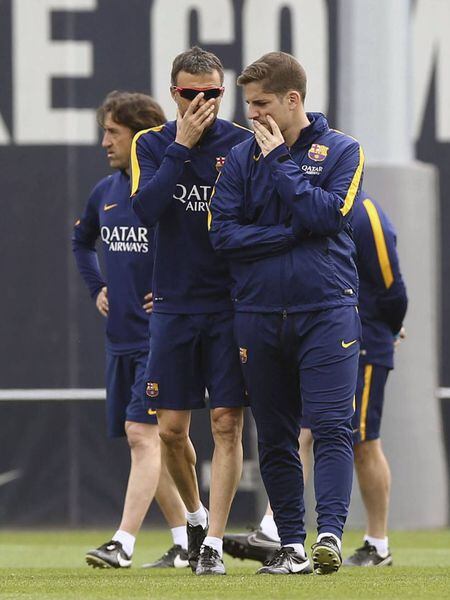 Luis Enrique, ao lado de Robert Moreno.