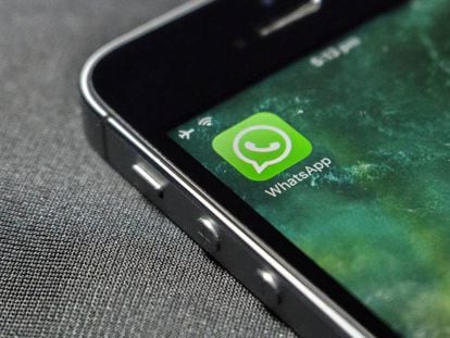 Aplicativo WhatsApp instalado em um celular