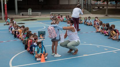 Escola em Valência, na Espanha, no primeiro dia de aula depois de fechar por causa da pandemia.