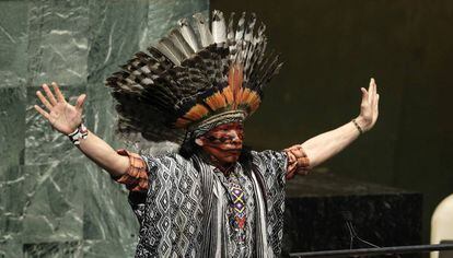Nilson Tuwe Huni Kuĩ, líder indígena da Amazônia brasileira, durante sua intervenção em um evento mundial sobre paz e diversidade religiosa na sede das Nações Unidas, em Nova York, em fevereiro de 2013.