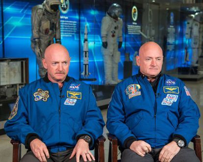Os irmãos gêmeos Mark e Scott Kelly, astronautas da NASA.