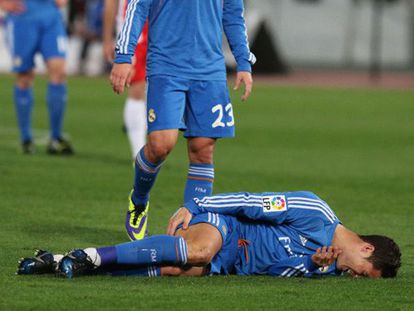 Cristiano, no chão durante o partido ante o Almeria