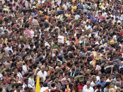 Multidão participa de festival hindu em julho, em Rajahmundry.