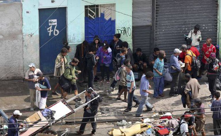 Usuários na cracolândia, em foto de setembro de 2013.
