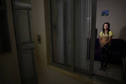 Keila Keila Vardeli, ex-moradora de Bento Rodrigues, vive hoje em um apartamento alugado pela Samarco.