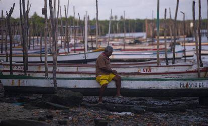 Na colônia de pescadores mais antiga da Grande Recife, em Itapissuma, trabalhadores já veem fluxo de clientes diminuir por medo de contaminação