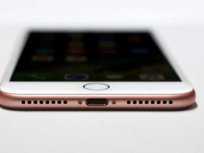 Novo celular da Apple sacrifica os fones de ouvido para ficar mais resistente