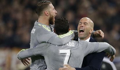 Cristiano foi comemorar com Zidane.