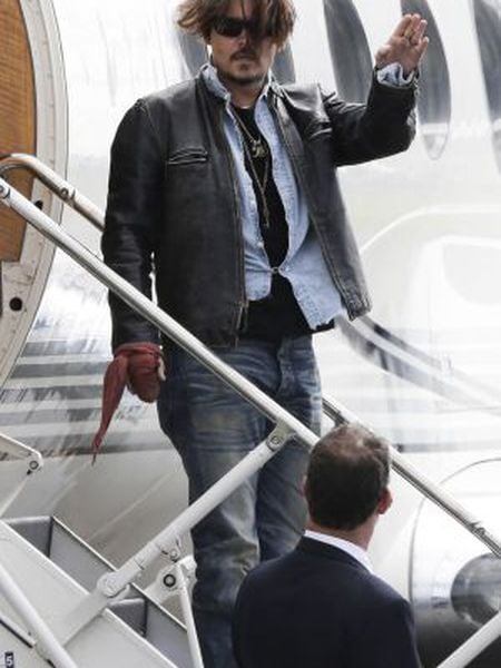 Johnny Depp em sua chegada à Austrália.