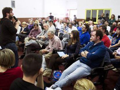 Uma assembleia de Podemos em Rivas Vaciamadrid.