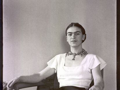 Frida Kahlo no hotel Barbizon Plaza, de Nova York, em 1931.