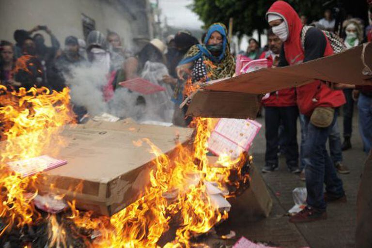 Queima de urnas em Tixtla.