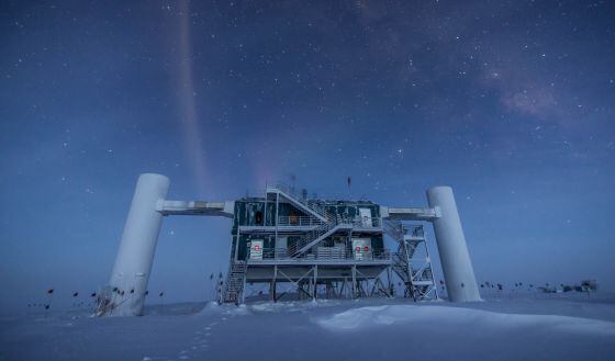 Laboratório do detector de neutrinos IceCube, na base Amundsen Scott na Antártida.