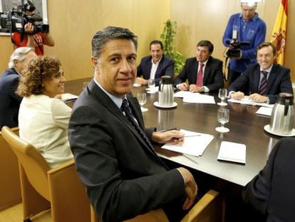 A direção do Grupo Parlamentar Popular reunida com o candidato do PP à presidência da Generalitat, Xavier García Albiol (em primeiro plano).
