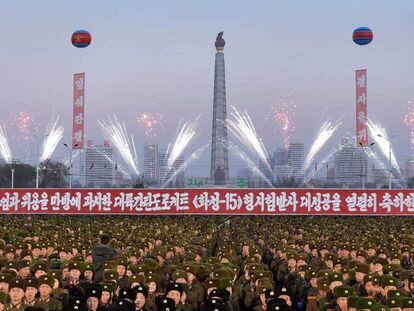 Celebrações neste sábado em Pyongyang pelo lançamento bem-sucedido do Hwasong-15, na quarta-feira passada.