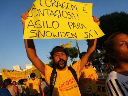 Manifestação para que Brasil acolha Snowden, ontem no Rio.