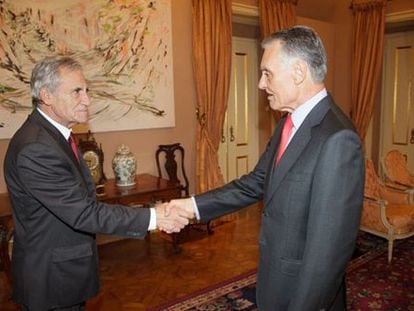 O líder comunista Jeronimo da Sousa (à esq.) com o presidente Cavaco Silva.