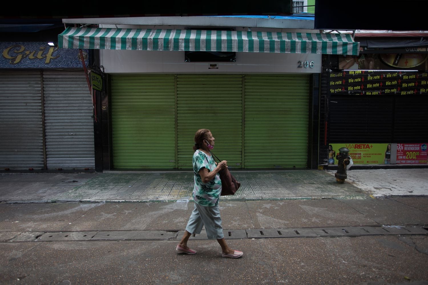Comércio de rua fechados no centro de Manaus novamente fechados por conta da nova onda de covid019. Ordem veio da Justiça.