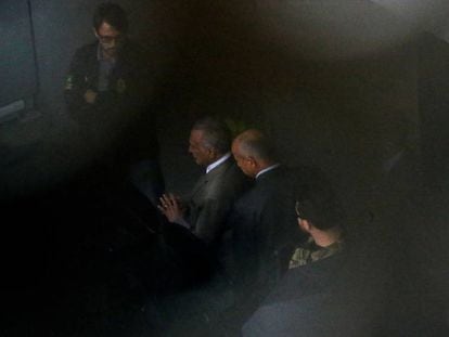 O ex-presidente Michel Temer foi levado à sede da Polícia Federal no aeroporto de Guarulhos antes de ser encaminhado ao Rio de Janeiro.