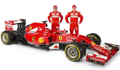 Alonso e Raikkonen posam com o novo modelo.