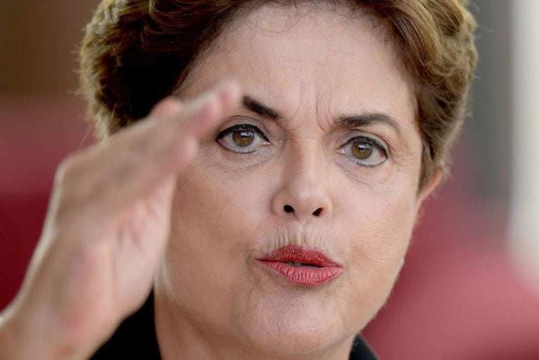 A ex-presidenta Dilma em entrevista a jornalistas estrangeiros em 2016.