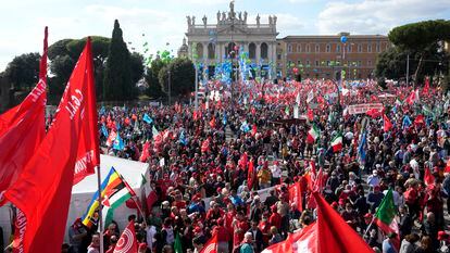O protesto realizado neste sábado na praça San Giovanni de Roma.