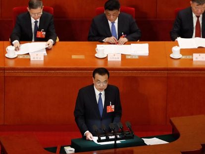 O primeiro-ministro chinês, Li Keqiang, apresenta o relatório de trabalho do Governo na cerimônia inaugural da sessão legislativa anual.