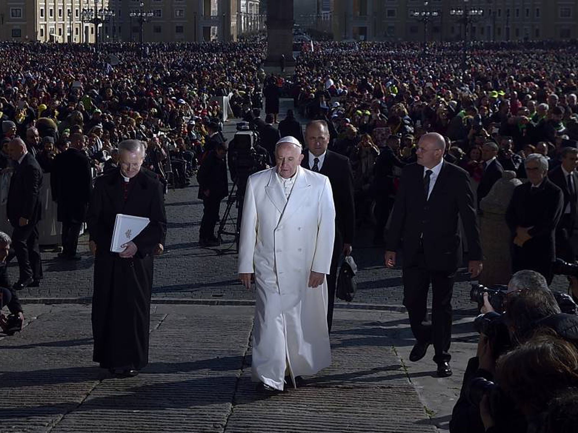 Com novos cardeais, Papa Francisco torna cúpula do Vaticano mais periférica