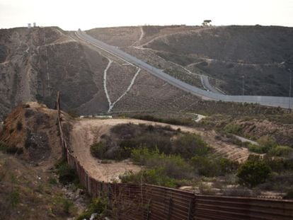 O muro que separa o México dos Estados Unidos em Tijuana.