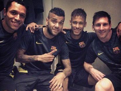 Adriano, Alves, Neymar e Messi, em uma foto de Facebook.