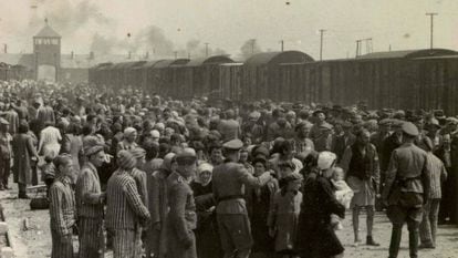 Chegada de judeus a Auschwitz.