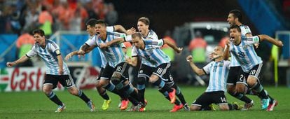 A Argentina comemora sua classificação.