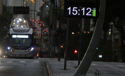 A escuridão toma conta de São Paulo no meio da tarde, nesta segunda-feira, 19 de agosto.