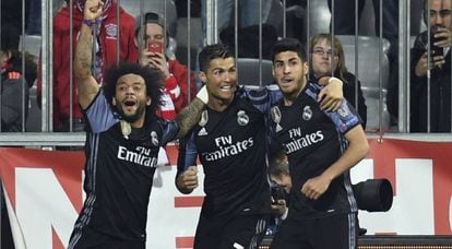 Cristiano Ronaldo comemora seu segundo gol na partida.