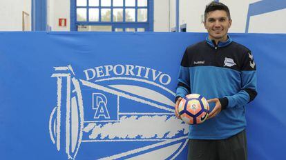 Daniel Torres no centro de treinamento do Alavés.