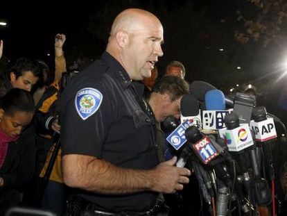 O chefe de polícia de San Bernardino em entrevista coletiva na quarta-feira.