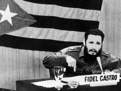 Fidel Castro discursa em Cuba durante a crise dos mísseis.