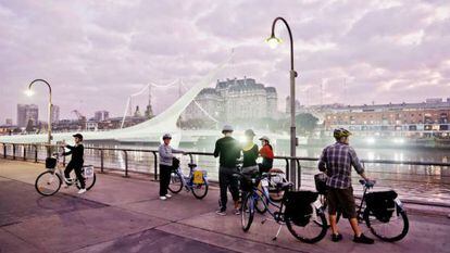 'Tour' ciclístico guiado da empresa Biking Buenos Aires, na capital argentina.