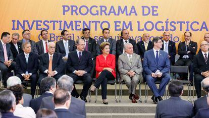 Dilma e sua equipe de Governo durante anuncio nesta ter&ccedil;a. / PR