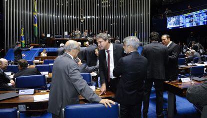 Senadores em sessão na terça-feira.