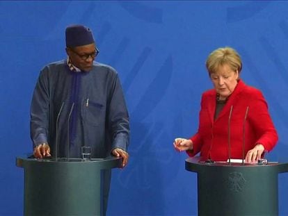 Presidente da Nigéria afirma, diante de Merkel, que o lugar de sua mulher é na cozinha