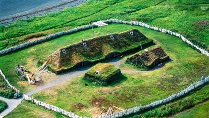 Reconstrução do assentamento viking de L’Anseaux Meadows, no nordeste do Canadá. O sítio arqueológico é Patrimônio da Humanidade.