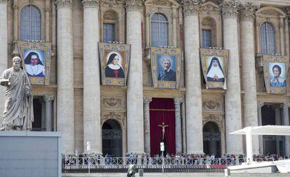 Irmã Dulce está na primeira tapeçaria à esquerda na Basílica de São Pedro.