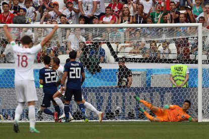 Jan Bednarek celebra gol da Polônia.