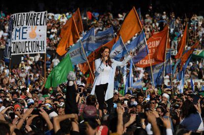 Cristina Kirchner em comício eleitoral no estádio do Racing.